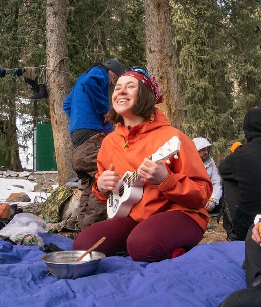 Файл:Соня и укулель.jpg