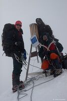 У треноги на вершине Актру