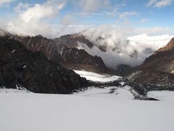 Фото 25. Вид с середины спуска с пер.ОПТЭ вниз.