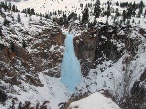 Водопад на р. лев. Шумак