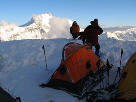 ... фотосессий. На нашем уровне ПФП. А вершины Душанбе и Коммунизма с "лопатой", как на ладони.