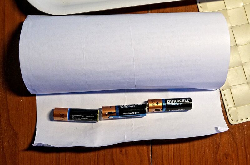 Файл:Battery and paper.jpg
