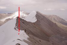 Вид с пика Шренка на восток на пер. Дмитрия Лавриненко