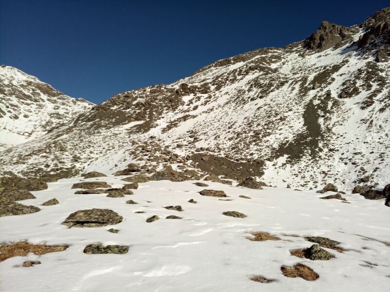 Файл:08 Заснеженный курум. Начало.jpg