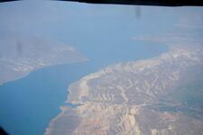 Вид сквозь иллюминатор самолёта