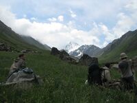 Вид на вершину ~4000 из долины реки Кунакбай.