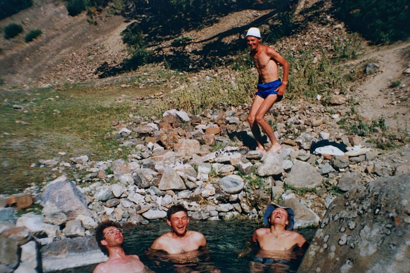 Файл:Pamir-alay-people-in-hot-spring-pool-1995.jpeg