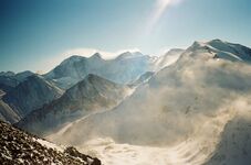 Вид на Белуху с седловины перевала Аккем