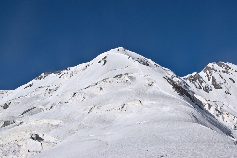 Файл:Kokshaal-2022 Druzhba peak.jpg