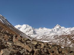 Вид на цирк лед. Б. Талдура с подъема к перевалу Некрасова