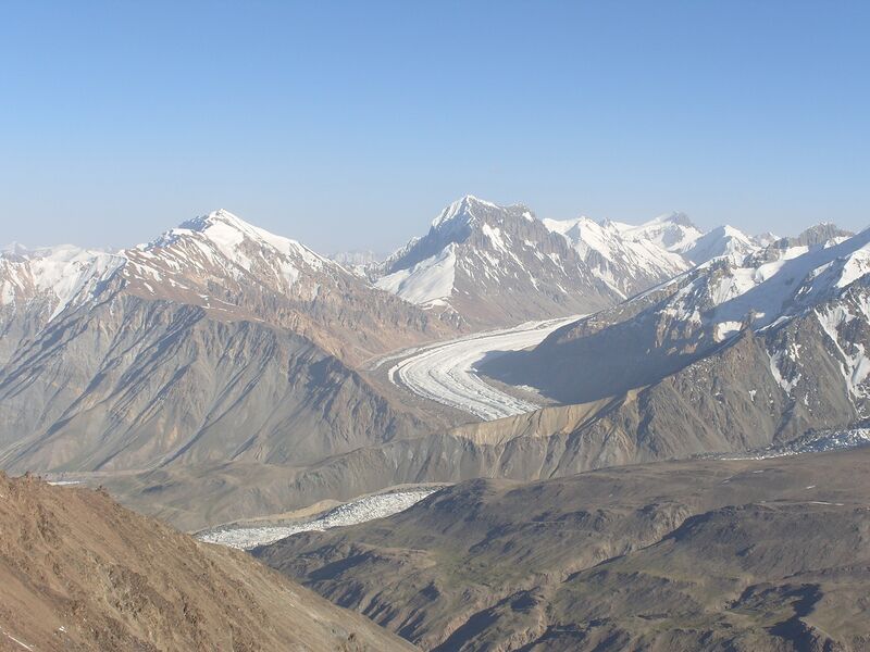 Файл:Scherbakov V Pamir2014 present085.jpg