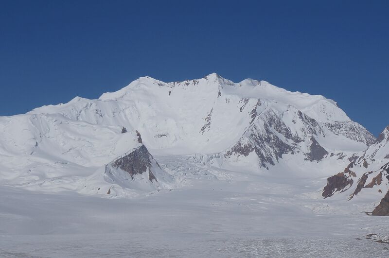 Файл:Scherbakov V Pamir2014 present149.jpg