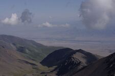 Вид с пер. "28 панфиловцев" на г. Аршан (Вэньцюань) в Китае "И город фрегатом плывёт в закат, надевши лохматые облака..."