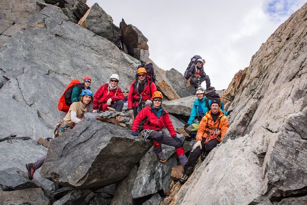 Группа на перевале Солнца (1Б, 3000)