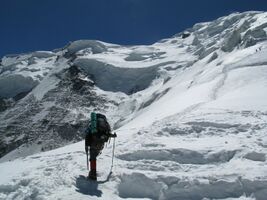 Вот началась и снежно-ледовая часть ребра Бородкина.