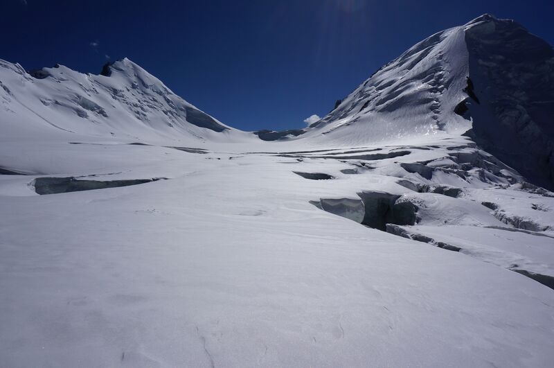 Файл:Scherbakov V Pamir2014 present156.jpg