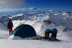 Лагерь на перевале утром