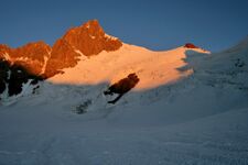 Вид на перевал Академика Королева 2Б* 4950 .