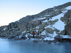 Спускаемся на лёд Верхнего Крепкого