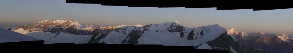 С перевала ляпин-3 в (какую-то) сторону.