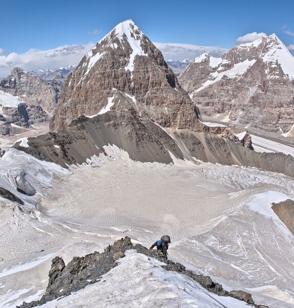 Файл:Kokshaal-2022 Druzhba ridge3.jpg