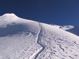 "С утра подъем с утра и за вершину в бой..."
