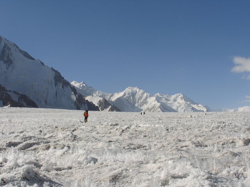 Файл:Scherbakov V Pamir2014 present266.jpg