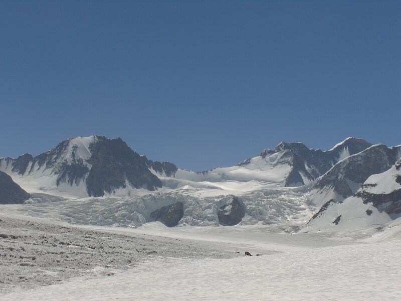 Файл:Scherbakov V Pamir2014 present262.jpg