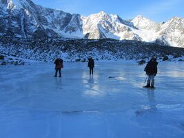 В ступах по льду? А что, снега всё равно нету.