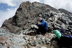 Фото 85. Скалы на седловине пер.Чиимташ (1А).