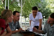 Война-войной, а обед — по расписанию.