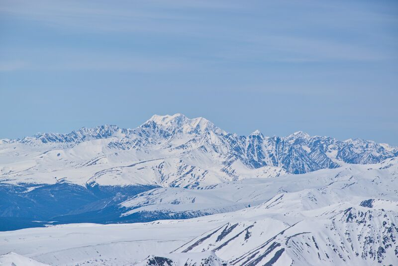 Файл:Chuyskiy peak 2024 Belukha.jpg